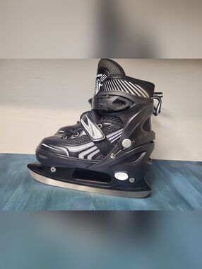 Ice Skates Youth Size M 35-38 Adjustable Long Feng